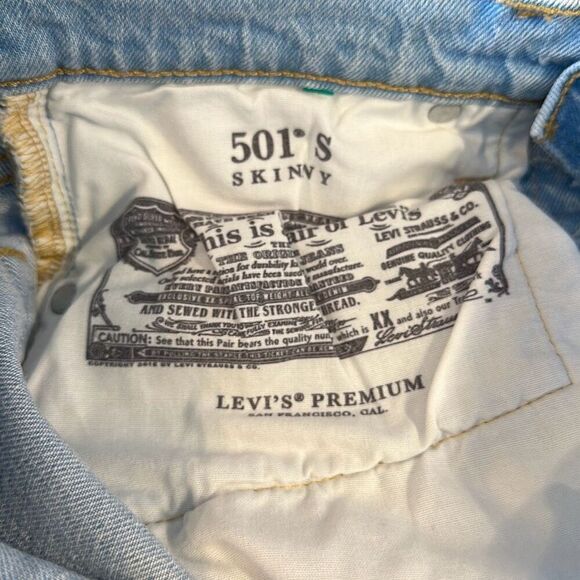 Levi’s 501 90s Light Wash Skinny Jeans size W26 x L28 Button Fly Raw Hem - Picture 10 of 13